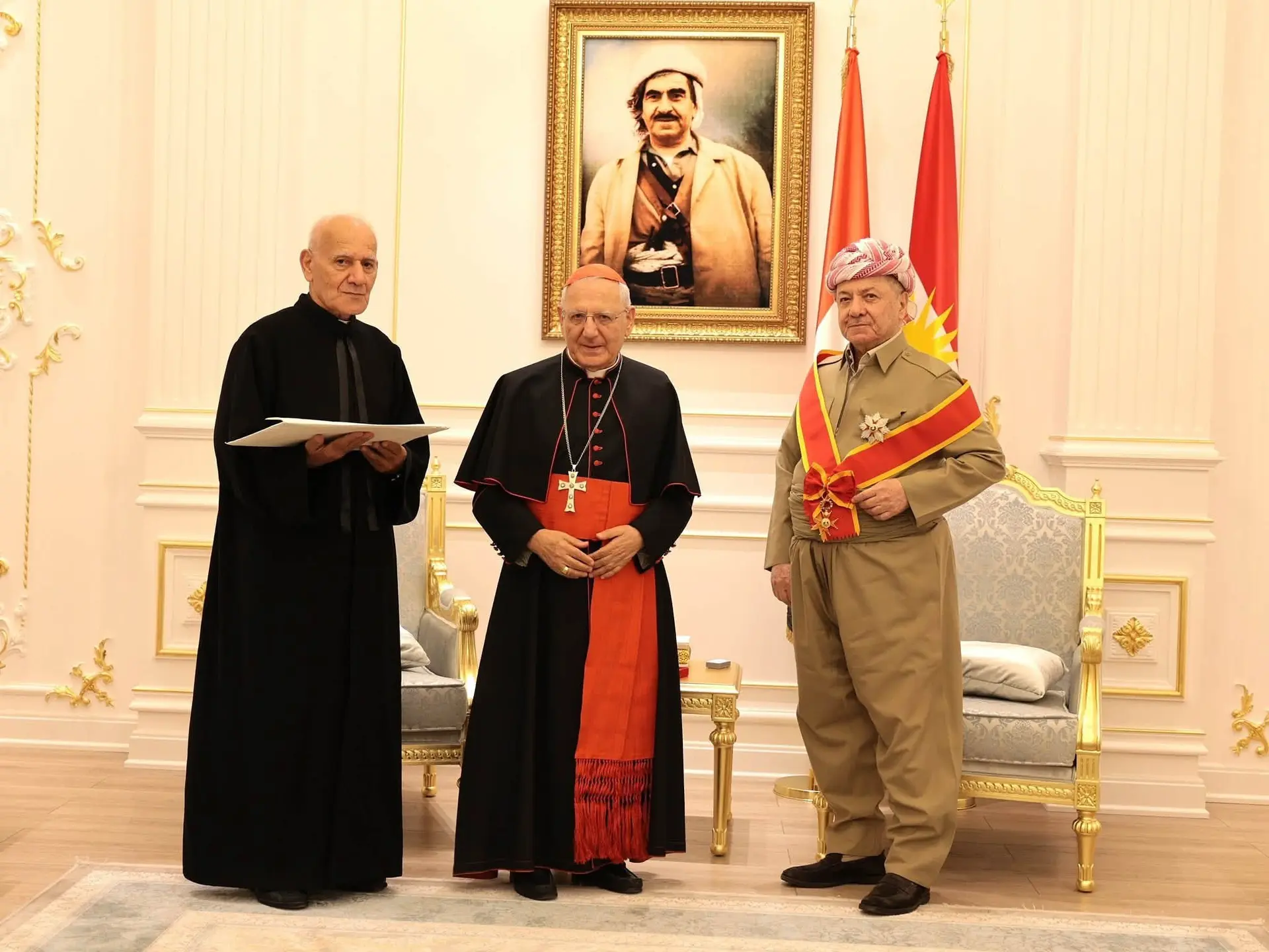 Başkan Barzani’ye Papa’nın Yüksek Onur Nişanı verildi
