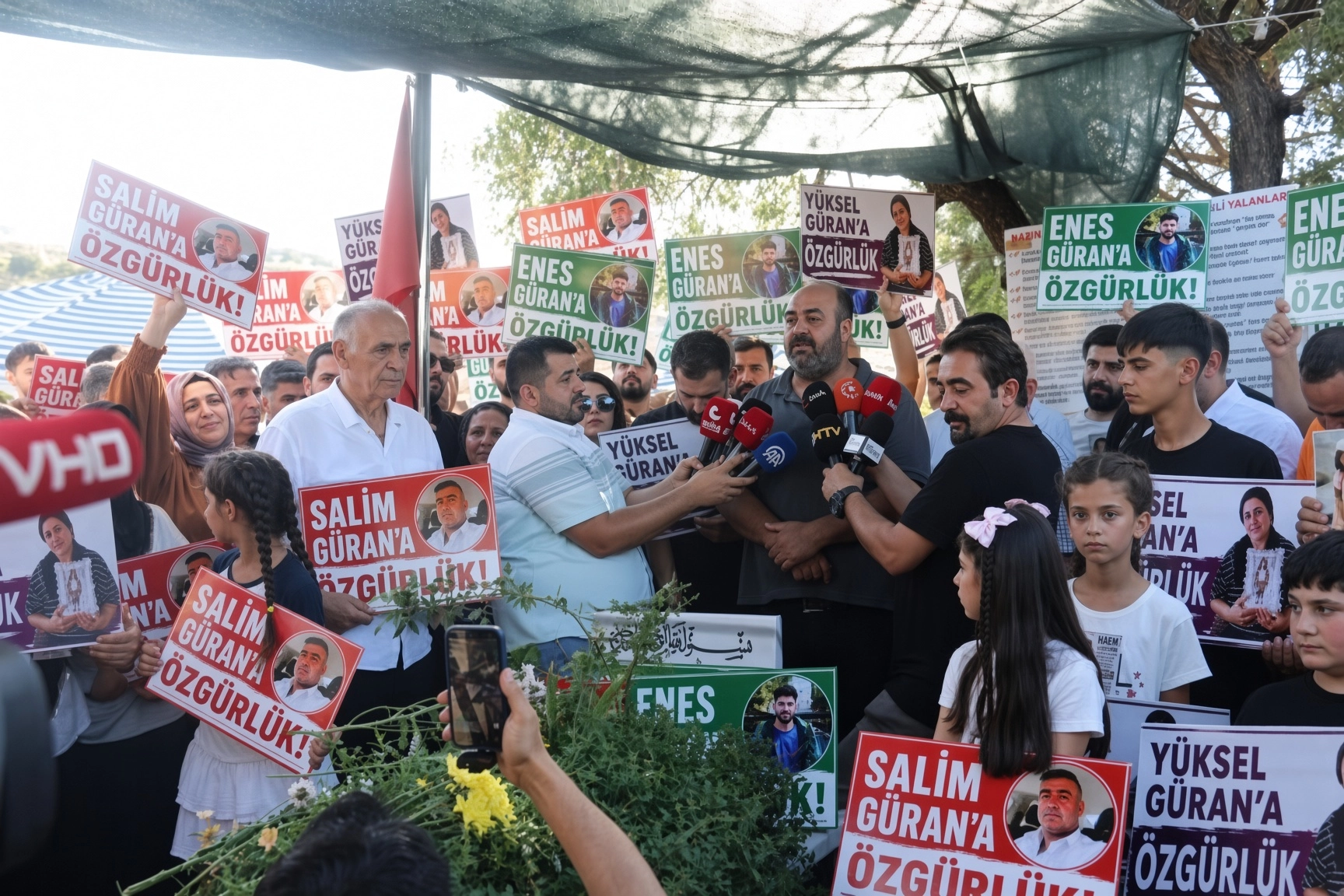 Narin Güran, ölümünün ikinci yılında mezarı başında anıldı: Aileden yeniden yargılama çağrısı