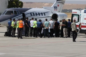 Bıçaklı saldırıda yaralanan milletvekili entübe edildi