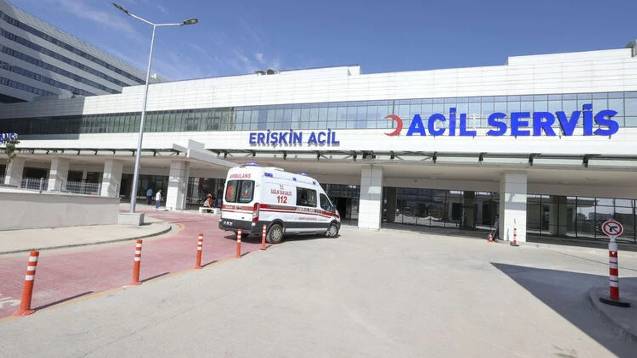 Antep'te iki otomobil çarpıştı: 3 ölü, 3 yaralı
