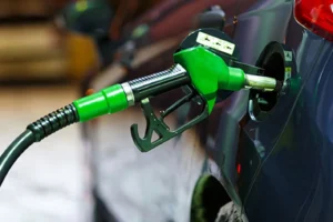 Küresel piyasalardaki yumuşama akaryakıta yansıyor: Motorinde indirim beklentisi