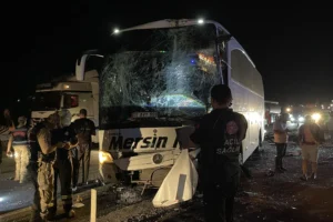Urfa'da 2 yolcu otobüsü çarpıştı: 13 yaralı