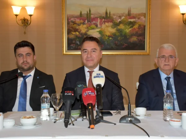 Babacan Van’da konuştu: Barış sürecinin desteklenmesi elzem