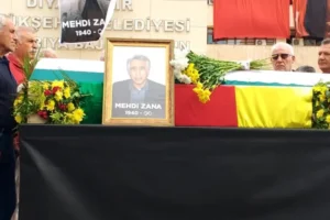 Mehdi Zana Diyarbakır’da son yolculuğuna uğurlanıyor