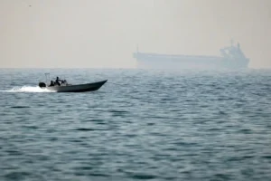 UKMTO: Hürmüz Boğazı'nda bir tanker vuruldu