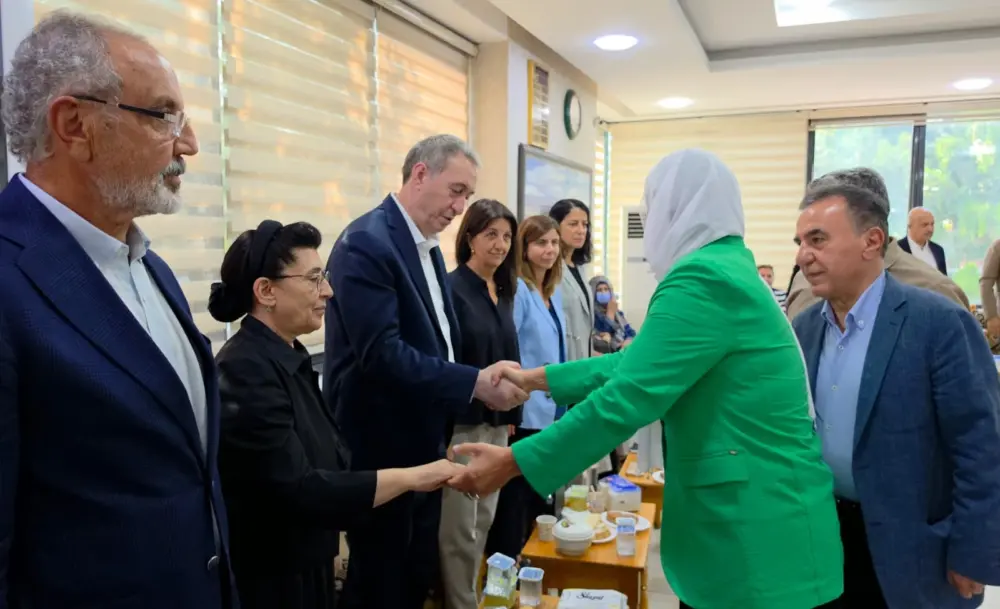 AK Parti heyetinden Leyla Zana’ya taziye ziyareti
