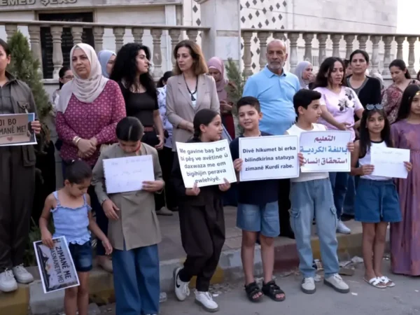 Rojava’da Kürtçe eğitim için gösteri: Kürt liderlerden dilimizden vazgeçmemelerini istiyoruz