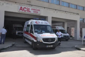 Gaziosmanpaşa'da iş kazası: Düşen yük asansöründeki işçi ağır yaralandı