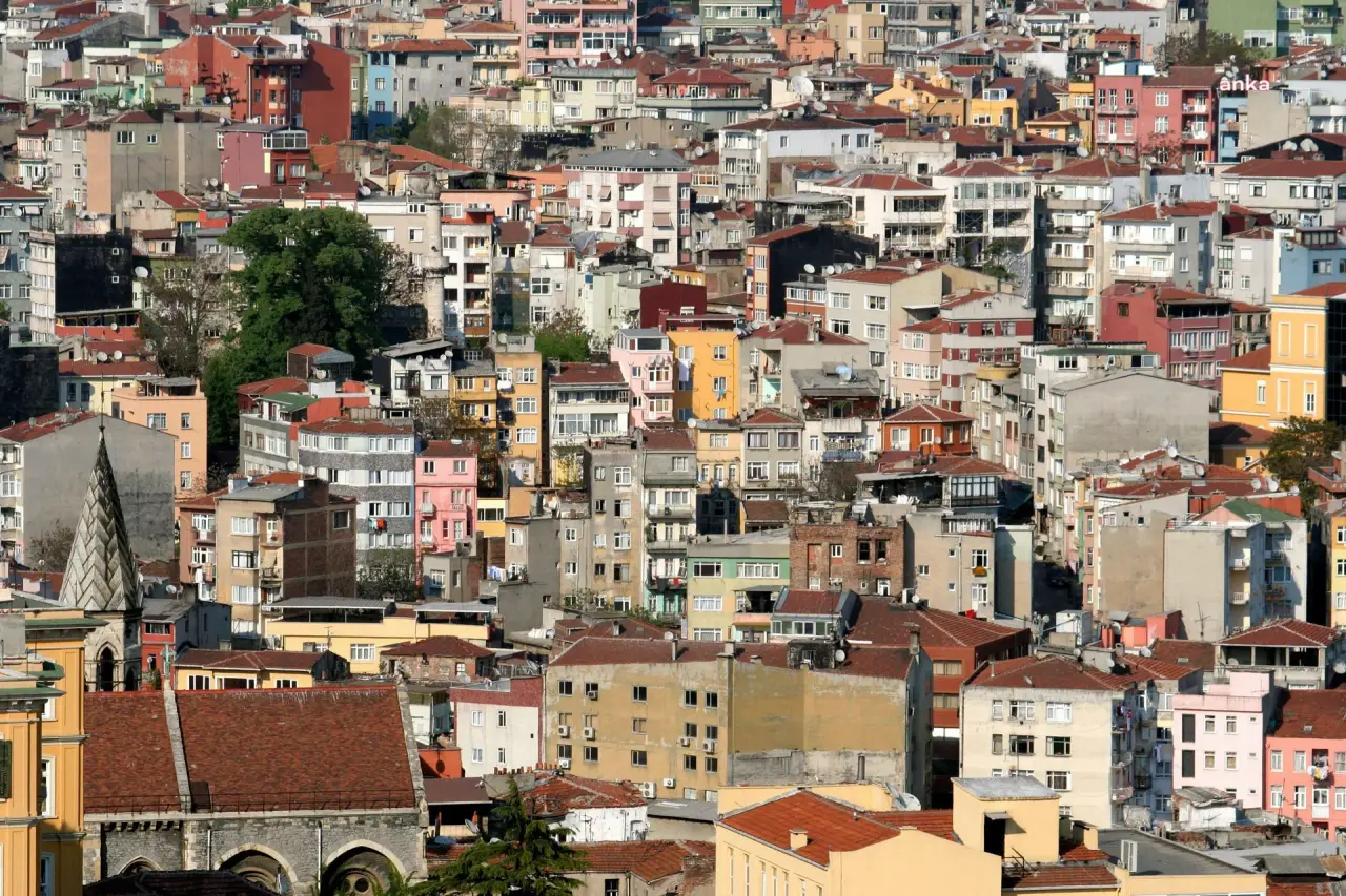 DEM Partili Ali Bozan, Bakan Kurum’a sordu: Mersin’de fahiş kira fiyatlarına karşı bir önleminiz var mı?