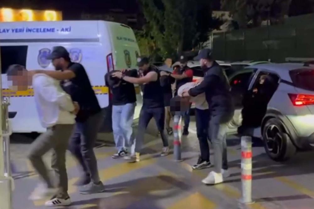 İzmir’de taraftar gruplarına operasyon: 51 kişi tutuklandı