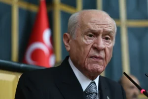 'Kafa karışıklığı' sorusu Bahçeli'yi kızdırdı: '18 saat dinleyeceksiniz'