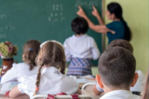 Eğitim Sen’den MEB’in yeni genelgesine tepki: 'Önlük ve denetim değil, insanca yaşam istiyoruz'