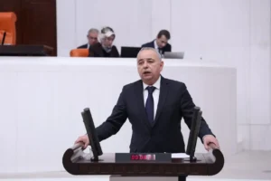 Yeni Partili Bakırlıoğlu, Saruhanlı'da üzüm üreticileriyle görüştü: “Geçen yıl 120 liraya satılan üzüm bugün 80 liraya alınıyor”