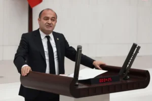 Yeni Partili Özgür Karabat: Sahte refahın faturasını çocuklarımız ödeyecek