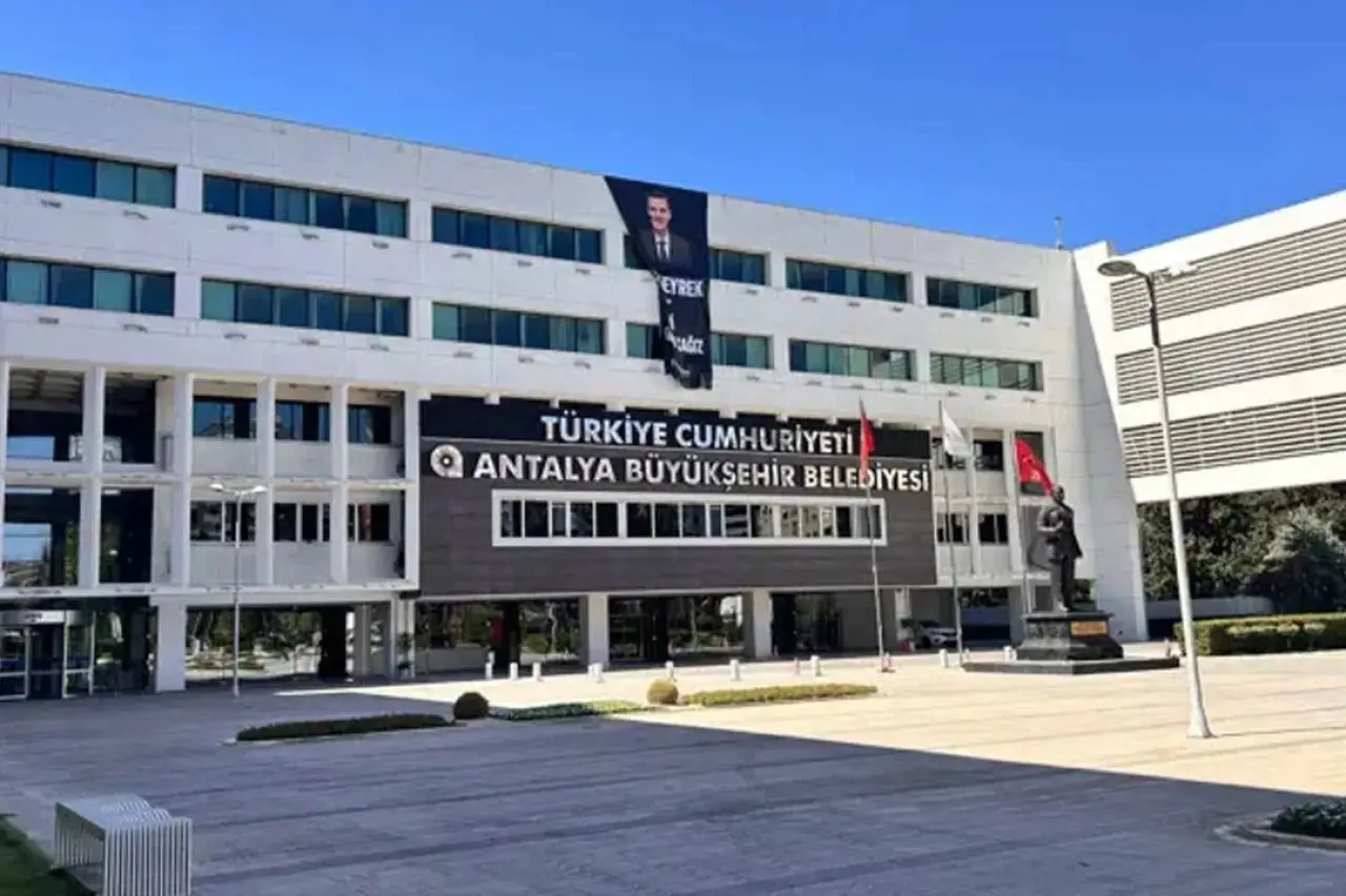 Antalya Büyükşehir Belediyesine operasyon: 2 kişi gözaltına alındı