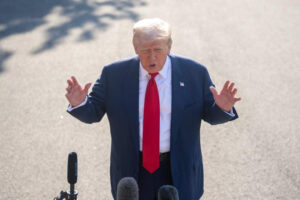 Trump, doğumla vatandaşlığa yönelik kısıtlamaları genişleten kararnameler imzaladı