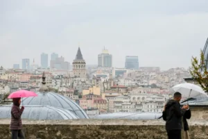 İstanbul'da hava değişiyor: AKOM tarih verdi, gök gürültülü sağanak geliyor