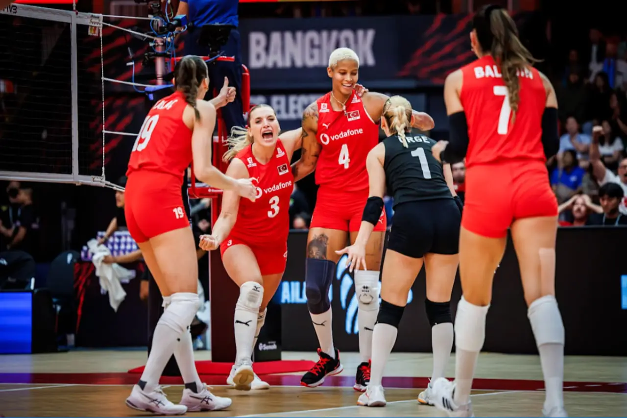 Akdeniz Oyunları'nda 13 kişilik kadro: Türkiye A Milli Kadın Voleybol Takımı'nda kimler yer alıyor?