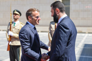 Macron ile Muhammed bin Selman Paris’te bir araya geldi