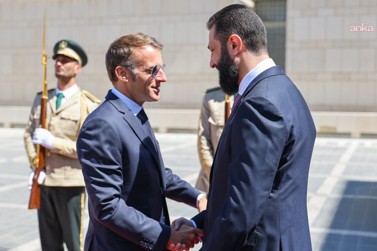 Macron ile Muhammed bin Selman Paris’te bir araya geldi