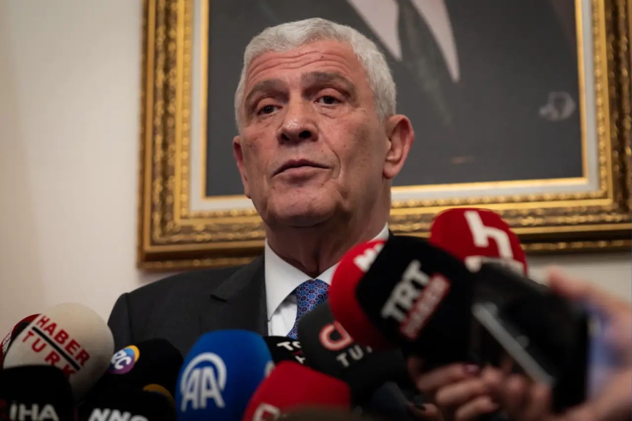 Dervişoğlu'ndan istifa eden Karakaş'a tepki: 'Siyasi namus bataklığında boğulacaksınız'