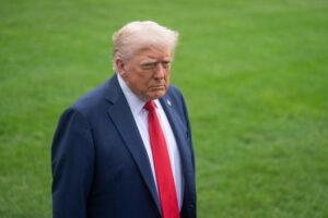 ABD'de basın kuruluşlarından Trump'a dava: "Piyasayı etkileyen devlet bilgilerini satıyor"