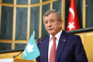 Gelecek Partisi’nde delegelerden fesih kararına itiraz: Davutoğlu’nun yerine Selçuk Özdağ geçecek
