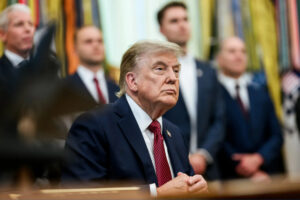 Trump, ABD'nin füze stoğunu erittiğini öne sürenleri hapisle tehdit ediyor