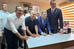 İzmir'de Aziz Kocaoğlu, Kamil Okyay Sındır ve Olgun Atila Yeni Parti'ye katıldı