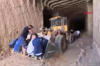 Soğuk hava deposunda havalandırma boşluğuna düşüp yaralandı