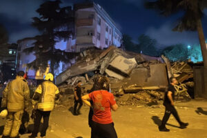 Bahçelievler'de 4 katlı bina çöktü