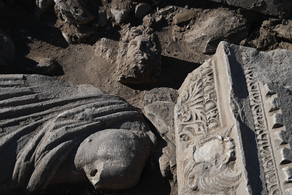 Antalya'da 'sağlık tanrısı' heykeli bulundu