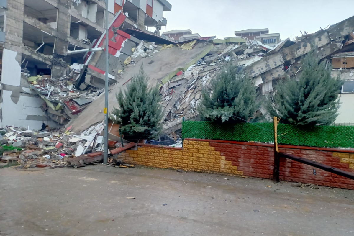 44 kişinin öldüğü sitenin yapı denetim şirketinin 3 yetkilisine dava