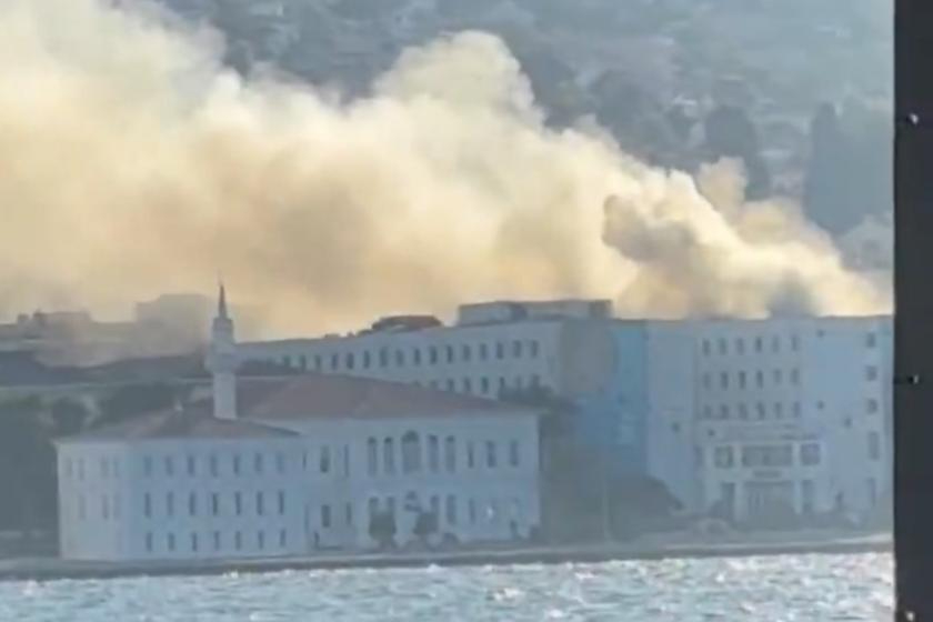 Heybeliada'da Deniz Harp Okulu'nun çatısında yangın