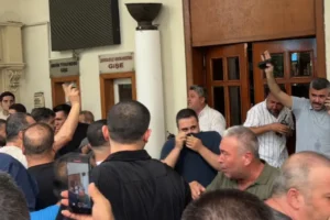 Eylem yapan servisçilere biber gazlı müdahale