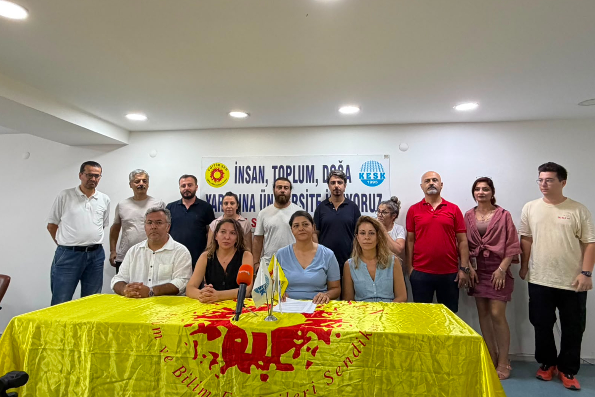 Ege Üniversitesi yönetiminin protesto yasağına tepki gösterildi: “Üniversiteler özgür düşüncenin mekanlarıdır”