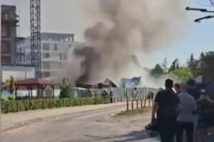 Tuzla'da inşaat şantiyesinde işçi konteynerlerinde yangın