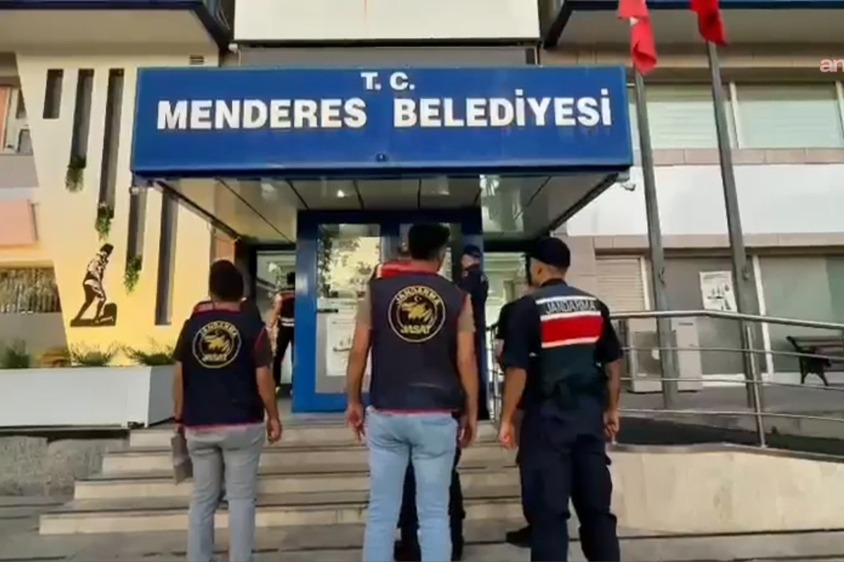 Menderes Belediyesi'ne operasyon: Belediye Başkanı İlkay Çiçek dahil 10 kişi tutuklandı