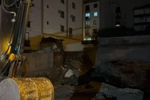 Çekmeköy'de inşaatın istinat duvarı çöktü: 5 katlı bina tahliye edildi