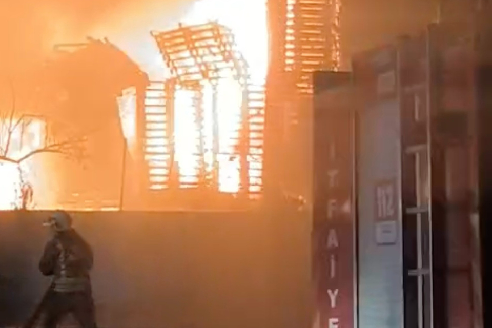 Manisa'da palet fabrikasında yangın