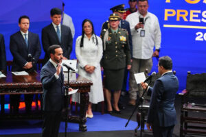 Kolombiya'nın aşırı sağcı Cumhurbaşkanı Abelardo de la Espriella yemin ederek göreve başladı
