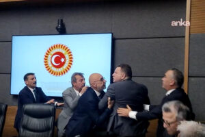Çerçeve yasa görüşmesinde 'pislik' kavgası: MHP'li vekil İYİP'li vekilin üzerine yürüdü