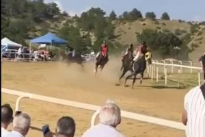 Kastamonu'da festivalde at yarışında kaza: 1 jokey yaralı, 2 at öldü