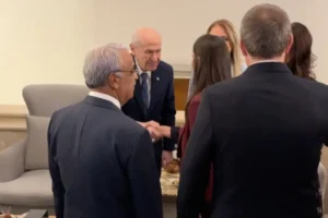 Bahçeli, Pervin Buldan ve Mithat Sancar ile tokalaştı