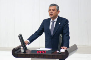 Özgür Özel'in 62 fezlekesi: CHP'lilerin dokunulmazlığının kaldırılması yönünde oy kullanacağı iddia edildi