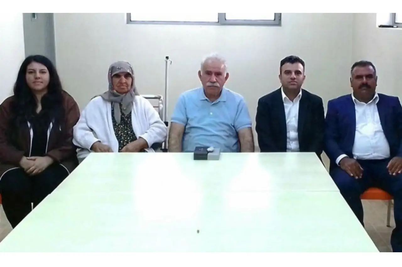 Abdullah Öcalan’ın ailesi ile çektirdiği fotoğrafı paylaşıldı