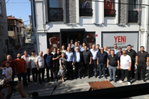 Edremit Belediye Başkanı Ertaş ve 19 Belediye Meclisi üyesi YENİ Parti'ye katıldı
