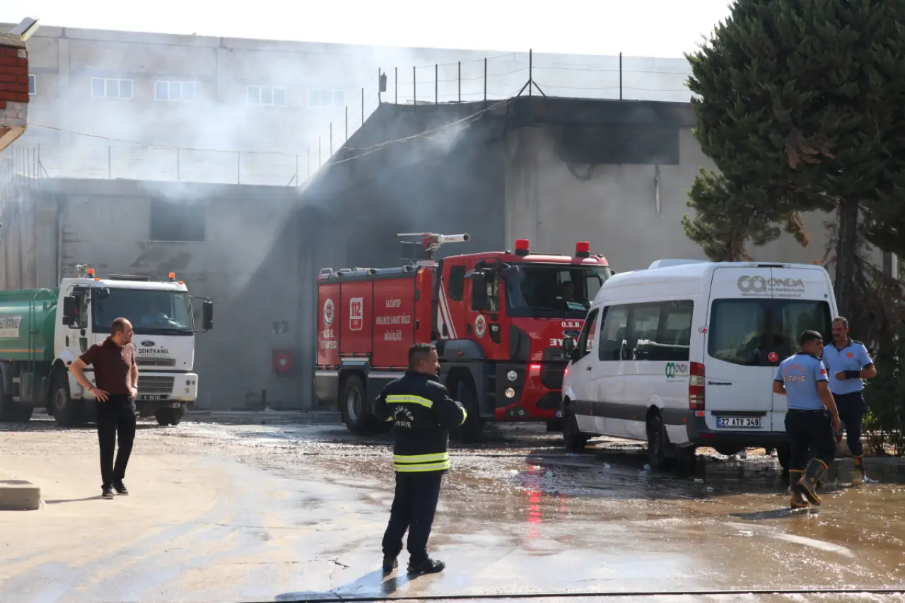 Antep'te tekstil fabrikasında yangın