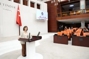 DEM Partili Kezban Konukçu'dan aşırı sıcaklarda çalışmayı sınırlandırma çağrısı