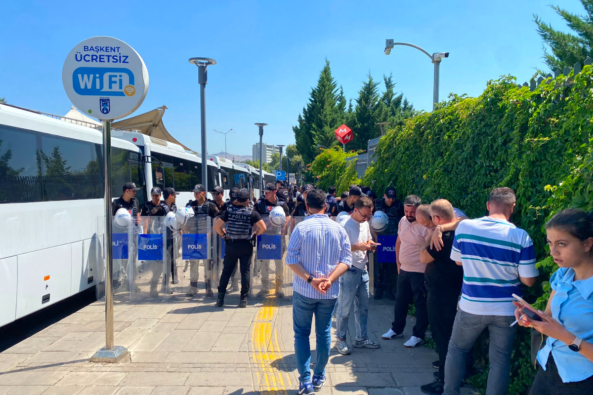 Maden işçilerine polis barikatı: Gazetecilerin çekim yapmasına izin verilmiyor
